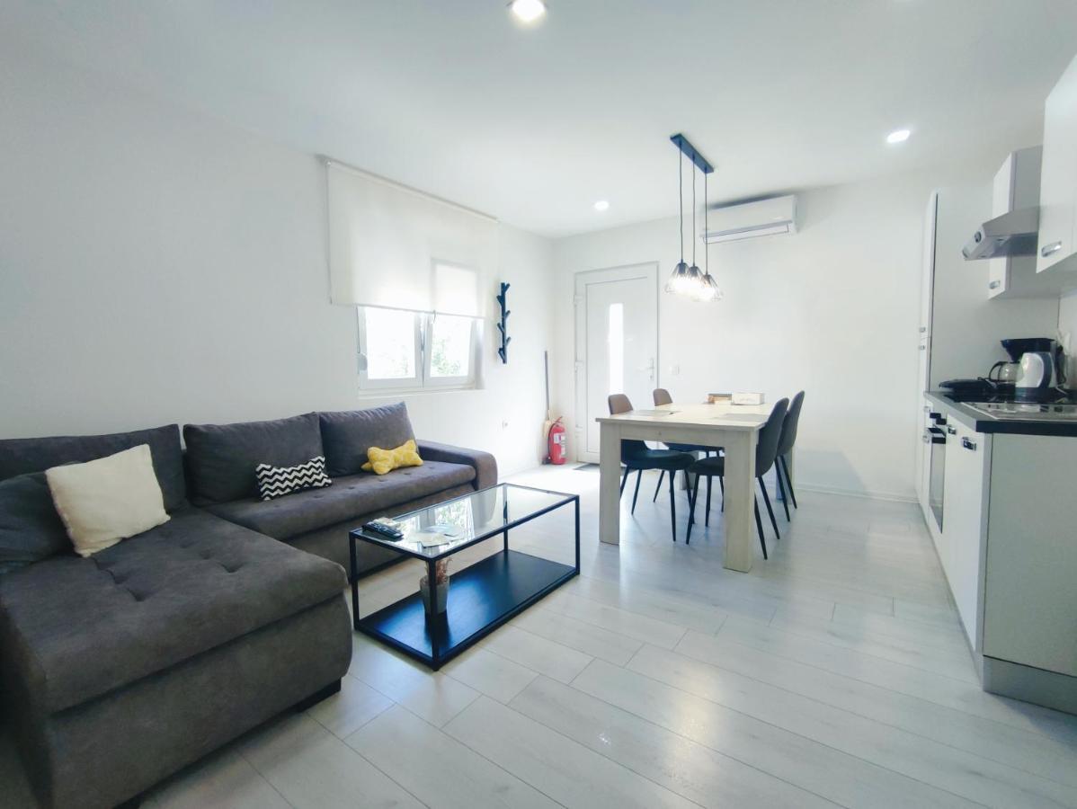 Garden Apartment Sutomiscica Exterior photo