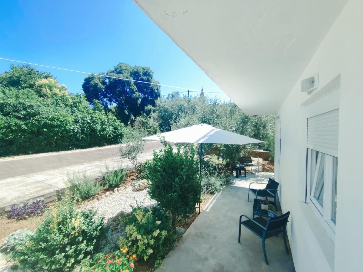 Garden Apartment Sutomiscica Exterior photo