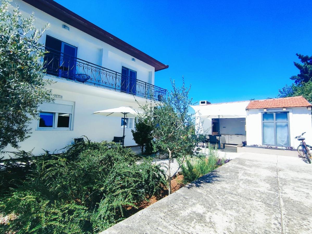 Garden Apartment Sutomiscica Exterior photo
