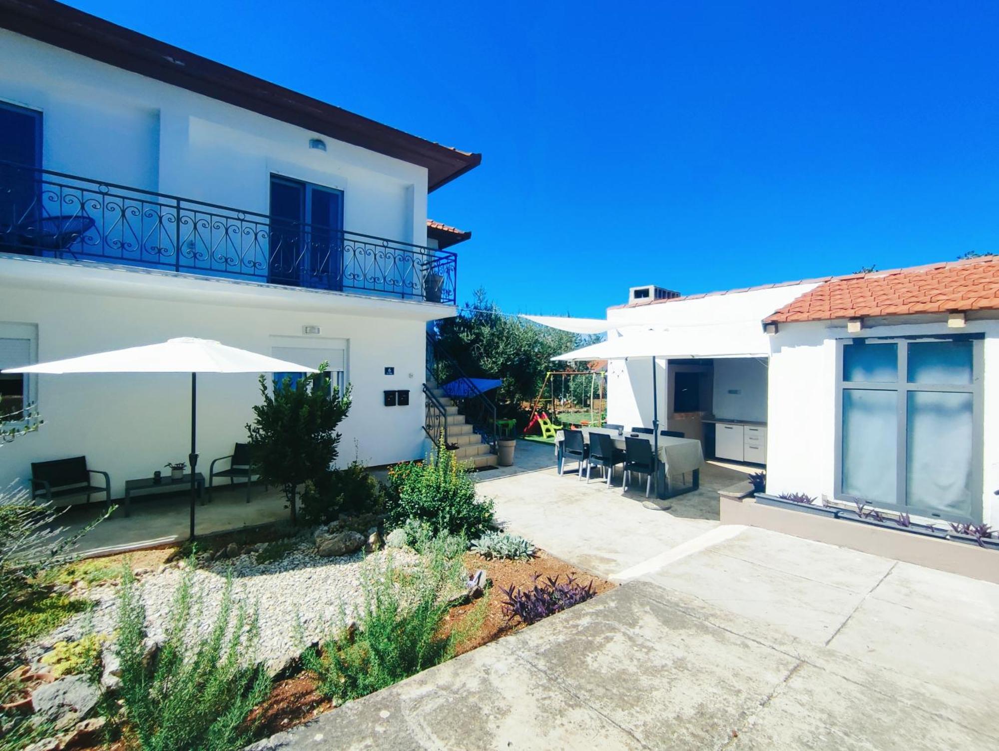 Garden Apartment Sutomiscica Exterior photo