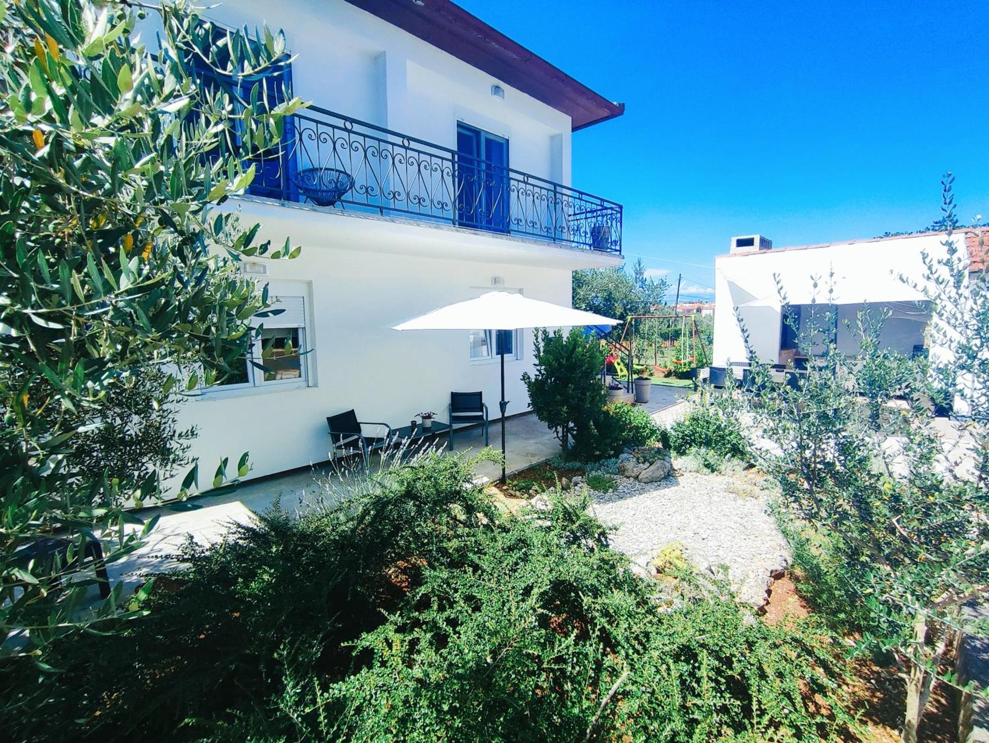 Garden Apartment Sutomiscica Exterior photo