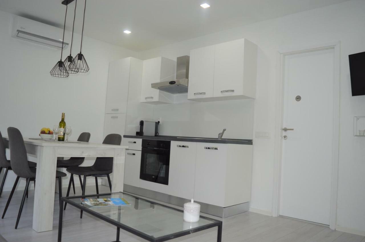 Garden Apartment Sutomiscica Exterior photo